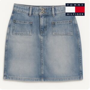 Vintage Y2K Tommy Hilfiger stone washed jean skirt. size small